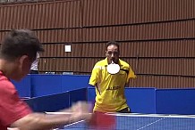 (Vidéo) Il joue au ping pong sans les bras